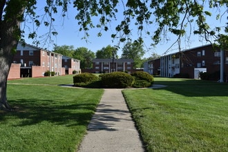 Autumn Court Apartments in Elkhart, IN - Building Photo - Building Photo