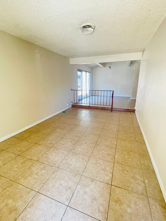 4908 Orchid Way in Sacramento, CA - Building Photo - Building Photo
