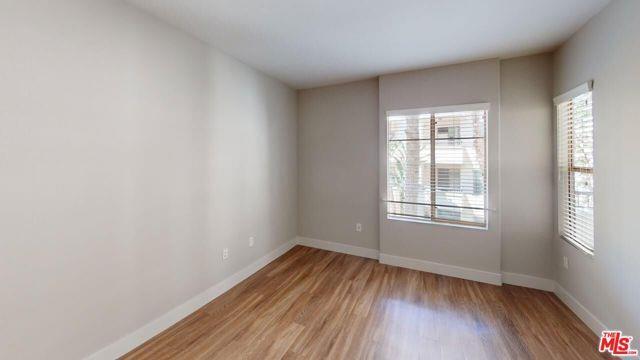 1040 Glendon Ave in Los Angeles, CA - Building Photo - Building Photo