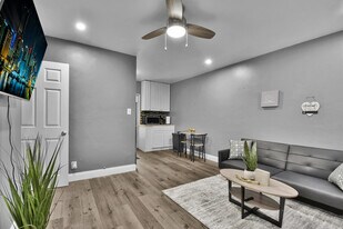 201 SE 23rd St in Fort Lauderdale, FL - Building Photo