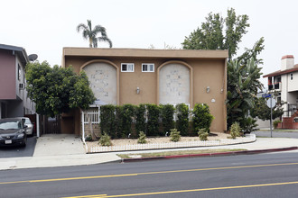 13424 Moorpark St in Sherman Oaks, CA - Building Photo - Building Photo