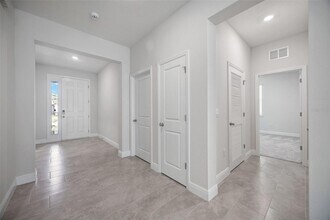 2518 Chapel Oak Bnd in Wesley Chapel, FL - Building Photo - Building Photo