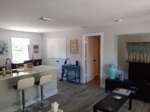 846 Selkirk St in West Palm Beach, FL - Building Photo - Building Photo