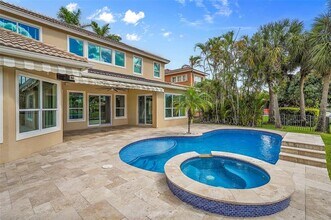 11012 NW 70th Ct in Parkland, FL - Foto de edificio - Building Photo