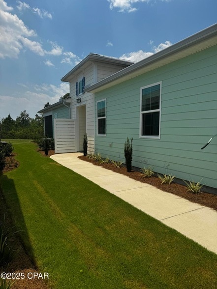 9245 Cool Breeze Dr in Panama City Beach, FL - Foto de edificio - Building Photo