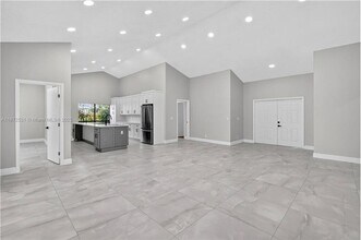 9581 El Clair Ranch Rd in Boynton Beach, FL - Building Photo - Building Photo