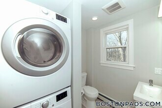 10 Duffley Ct, Unit 2 in Brookline, MA - Building Photo - Building Photo