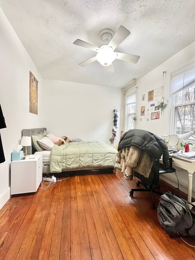 846 Huntington Ave, Unit 3