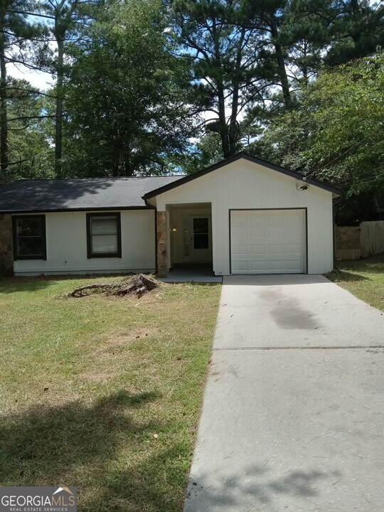 9069 Sterling Ridge Ln in Jonesboro, GA - Foto de edificio