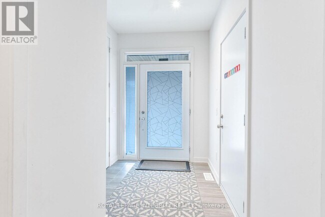 532 Tenor Rdg in Ottawa, ON - Building Photo - Building Photo