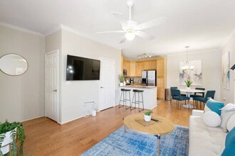 7009 E Acoma Dr in Scottsdale, AZ - Foto de edificio - Building Photo