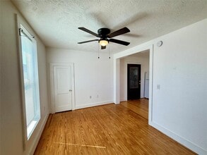 232 S Tesch St-Unit -236 in Bellville, TX - Building Photo - Building Photo