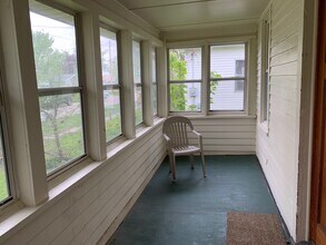 1315 1/2 Ewing St in Bloomington, IL - Foto de edificio - Building Photo