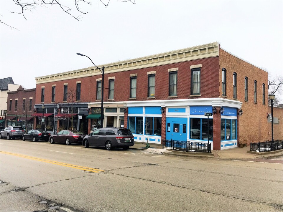 620 N Milwaukee Ave, Unit C in Libertyville, IL - Building Photo