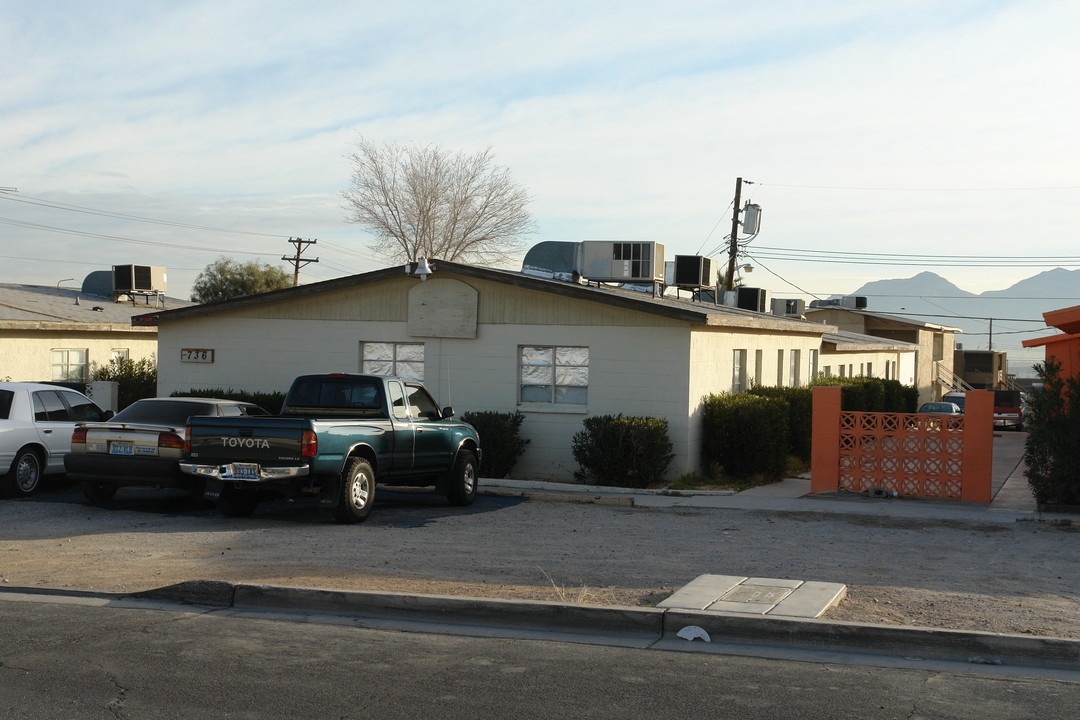 736 N 10th St in Las Vegas, NV - Foto de edificio