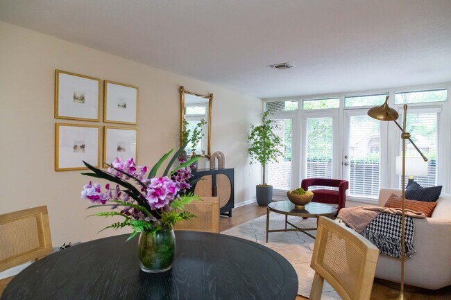 Windover in Knoxville, TN - Building Photo - Building Photo