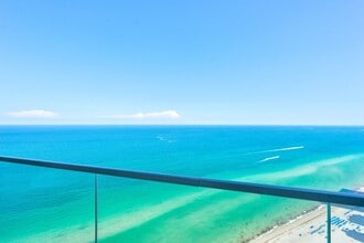 18975 Collins Ave, Unit 3603 in Sunny Isles Beach, FL - Foto de edificio - Building Photo