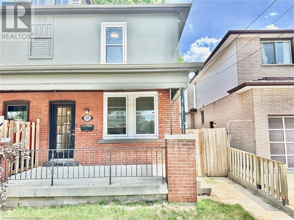 215 Rosewood Rd in Hamilton, ON - Building Photo