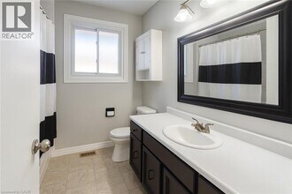 14 Grenadier Rd in Cambridge, ON - Building Photo - Building Photo