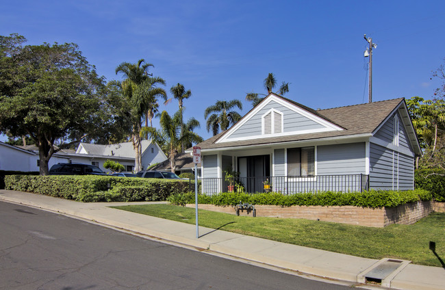 Castillo Court in Santa Barbara, CA - Building Photo - Building Photo