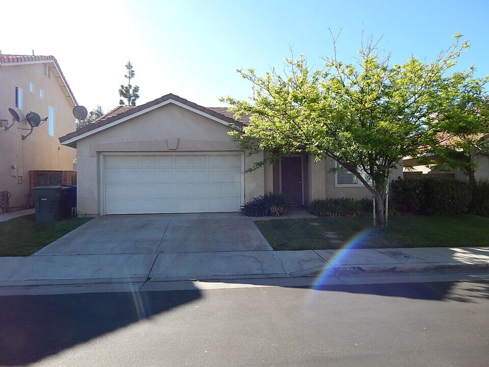 7360 Ayers Rock Rd in Riverside, CA - Building Photo