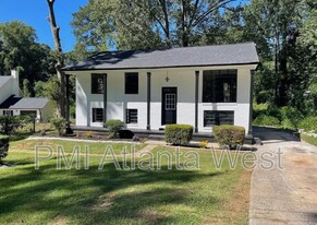 8421 Stonewall Jackson Dr in Jonesboro, GA - Building Photo