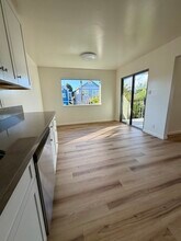 1429 Bay St, Unit D in Alameda, CA - Foto de edificio - Building Photo