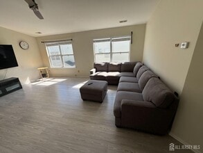 380 Keswick Dr in Piscataway, NJ - Building Photo - Building Photo