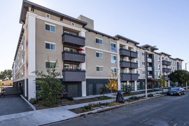 Arminta Square Apartments in Sun Valley, CA - Building Photo - Building Photo