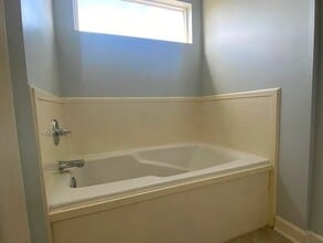 39021 Prairie S Dr in Gonzales, LA - Foto de edificio - Building Photo