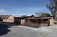 322 E Main St in San Jacinto, CA - Foto de edificio - Building Photo