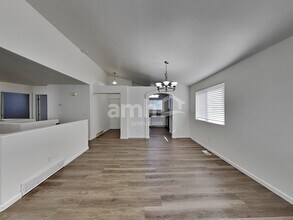 14354 S Debrian Way in Draper, UT - Building Photo - Building Photo