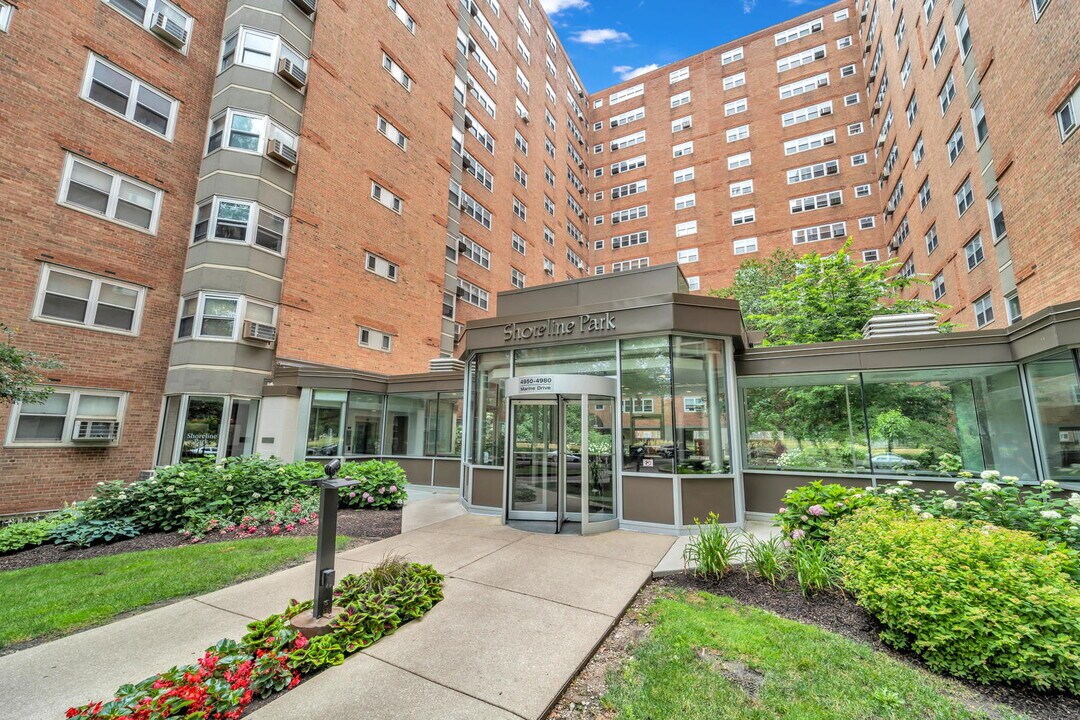 4970 N Marine Dr in Chicago, IL - Building Photo