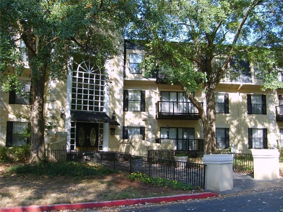 4209 Pine Heights Dr NE in Atlanta, GA - Building Photo