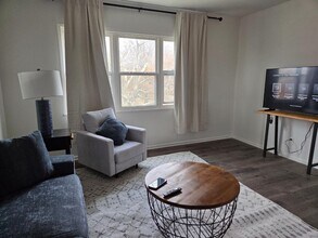 3046 S Moreland Blvd in Cleveland, OH - Building Photo - Building Photo