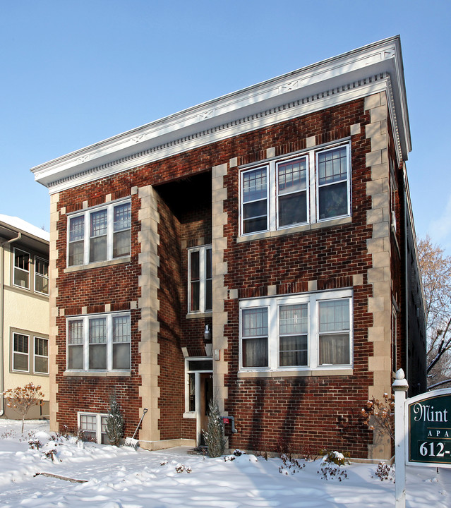 711 Grand Ave in St. Paul, MN - Foto de edificio