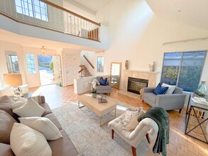 115 Thatcher Ln in Foster City, CA - Foto de edificio - Building Photo