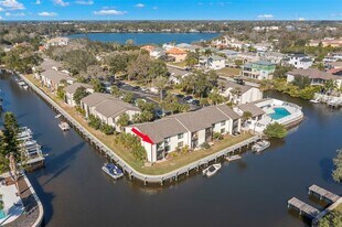 412 Moorings Cove Dr in Tarpon Springs, FL - Building Photo