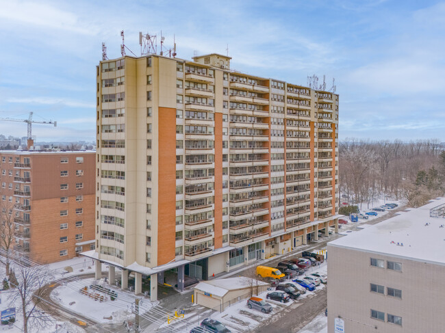 Somerset Place Apartments in London, ON - Building Photo - Building Photo