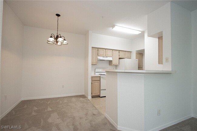23540 Walden Center Dr in Bonita Springs, FL - Building Photo - Building Photo