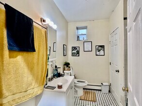74 W Cottage St, Unit 1 in Boston, MA - Building Photo - Building Photo