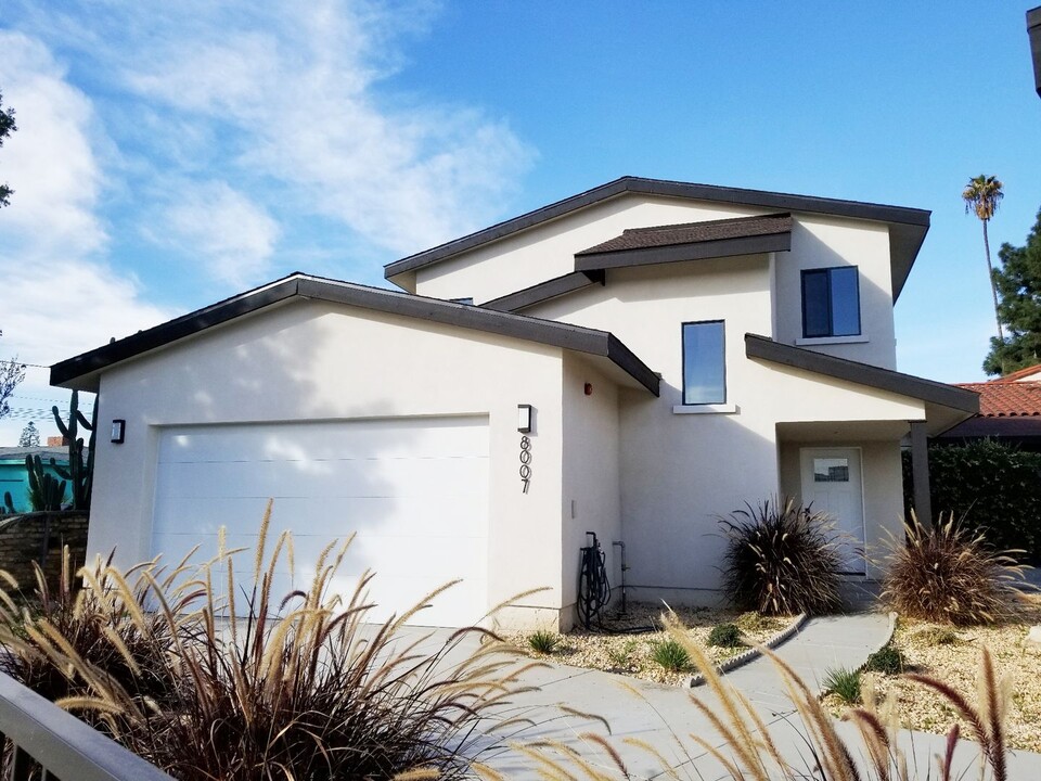 8007-8009 Hill Dr in Rosemead, CA - Foto de edificio