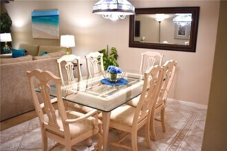 5767 Deauville Cir in Naples, FL - Foto de edificio - Building Photo