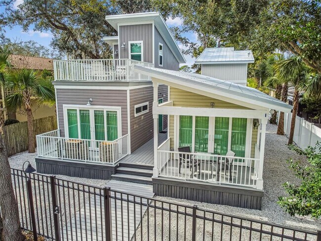 1523 Bayshore Blvd in Dunedin, FL - Foto de edificio - Building Photo