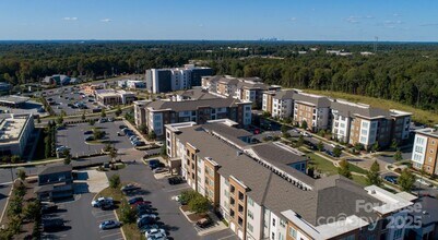 6408 Providence Farm Ln in Charlotte, NC - Foto de edificio - Building Photo