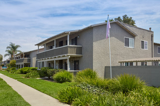 143 Pacific Pointe South Apartments in Tustin, CA - Foto de edificio - Building Photo