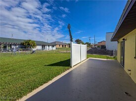 161 Cape Coral Pkwy W in Cape Coral, FL - Building Photo