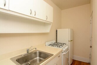 938 W Cornelia Ave, Unit J05W in Chicago, IL - Building Photo - Building Photo