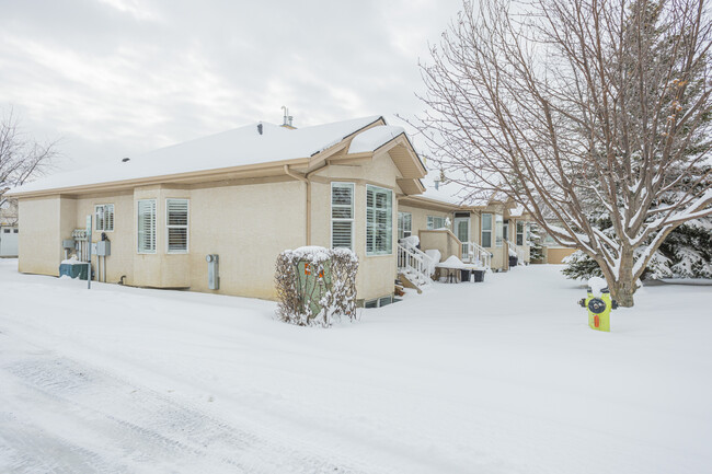 Emerald Park in Calgary, AB - Building Photo - Building Photo