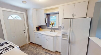 130 Syril Dr in Geneva, IL - Building Photo - Building Photo